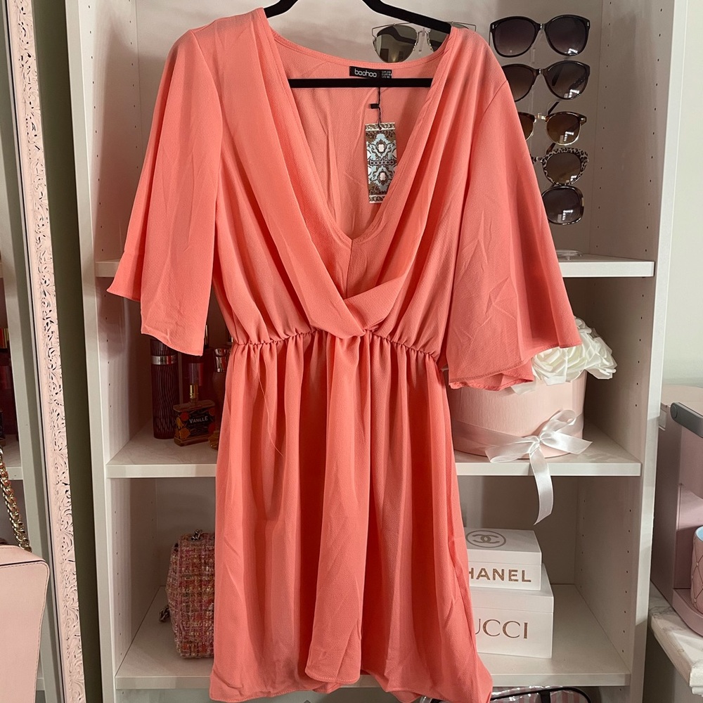 NWT Women’s BooHoo Peach  Sleeve Dress